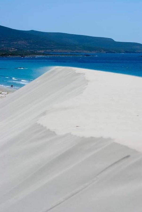 Villa Piscinas Eksteriør bilde