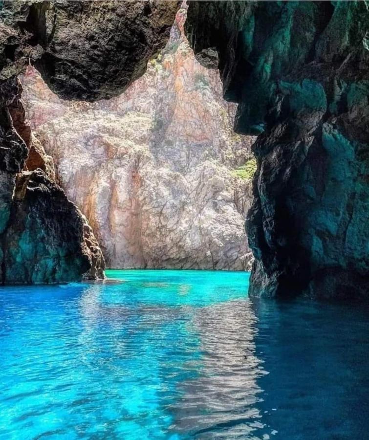 Villa Piscinas Eksteriør bilde